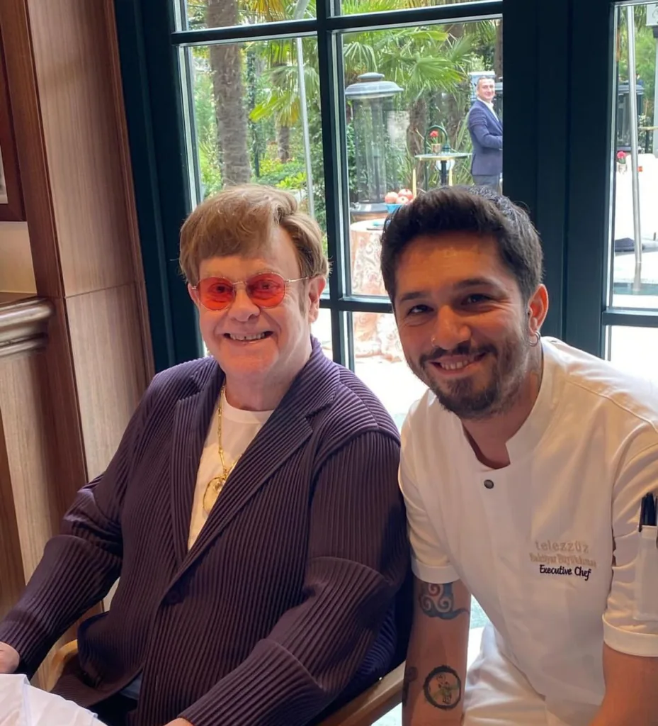 Elton John, Ömer Koç'un Restoranında Tadım Menüsüyle Eşsiz Bir Ziyafet Yaşadı