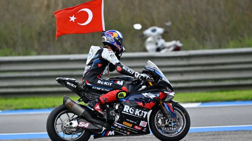 Toprak Razgatlıoğlu Dünya Superbike’da Şampiyonluğunu İlan Etti